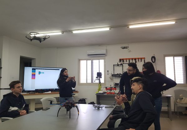 תלמידי מערכות הנדסיות מבקרים בזרזיר