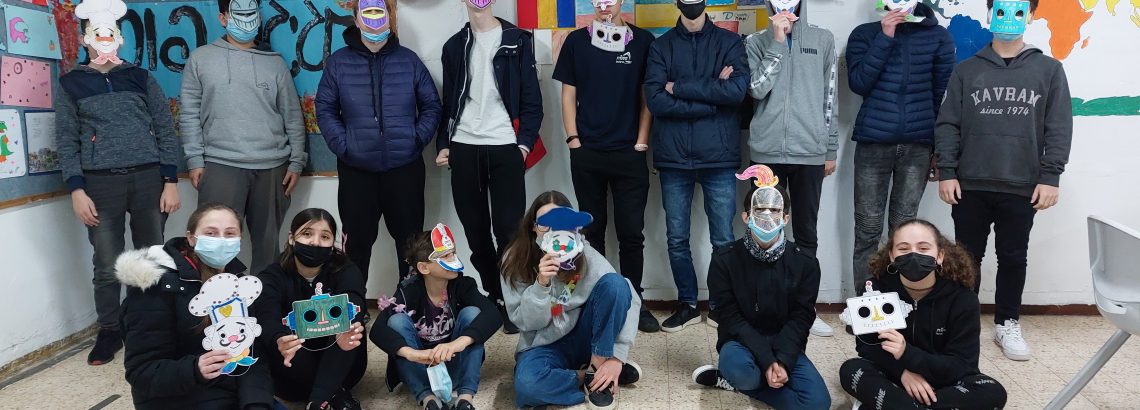 חוגגים פורים באולפן
