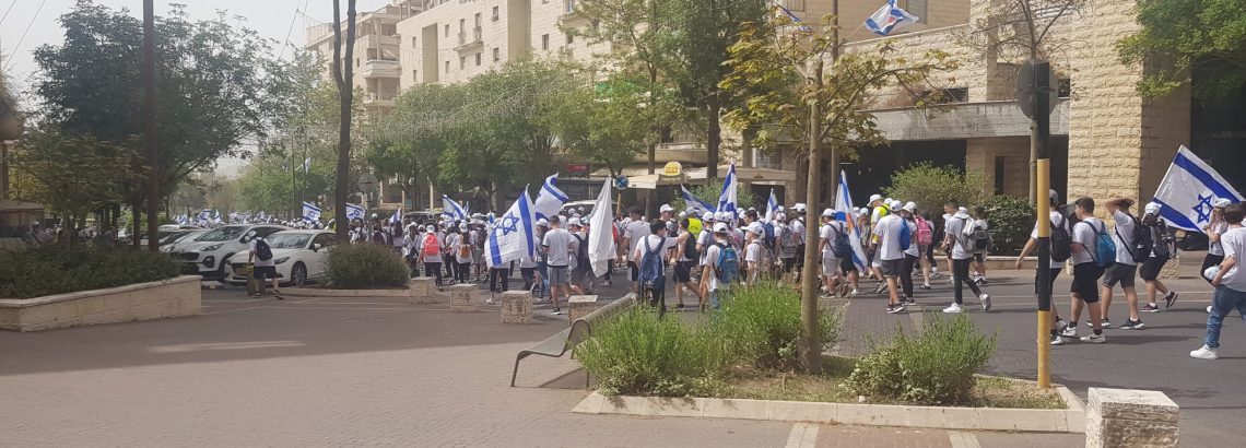 שכבת ט’ צועדת לזכר הבנים