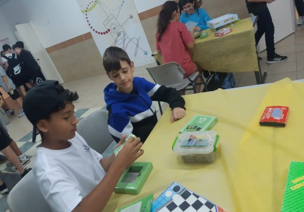 תלמידי שכבה ז’ משחקים