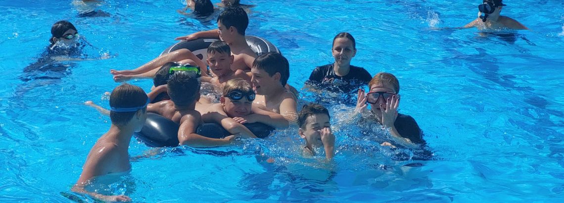 יום גיבוש לשכבה ז’ בבריכה העירונית