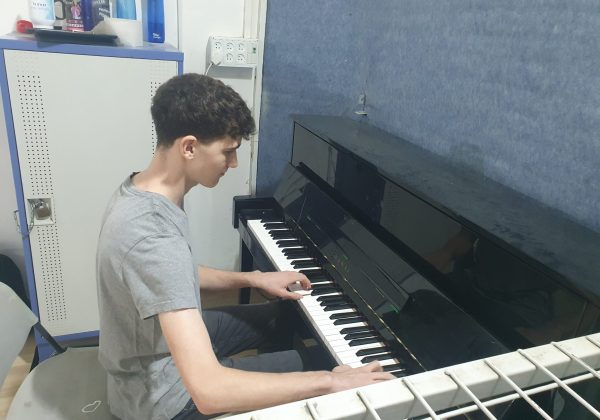 קונצרט לפסנתר באולם אלון