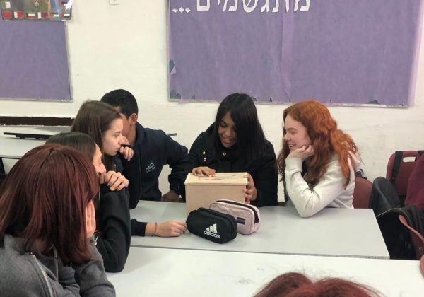 יום השפה העברית – קופסאות בריחה