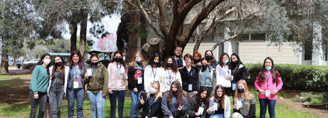 ביקור בנות במו”ט ברפא”ל