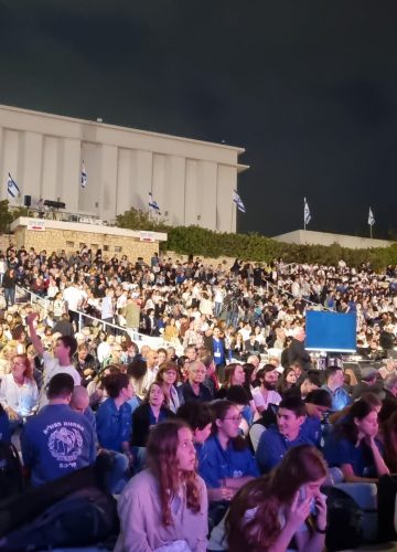 תלמידי י”א מתכוננים למסע לפולין