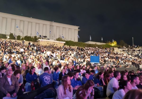 תלמידי י”א מתכוננים למסע לפולין