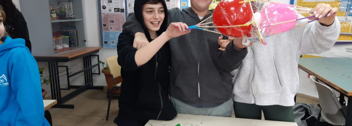 ז’4 זורקים ביצים…