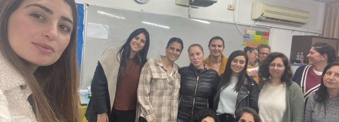 מחנכות שכבה ז’ בישיבת צוות חגיגית לסיכום המחצית