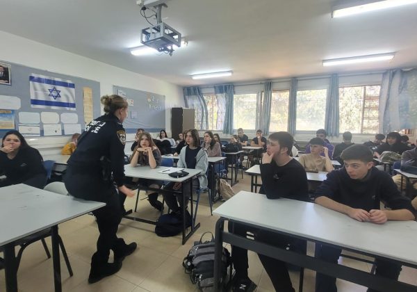 משטרת ישראל במפגש עם תלמידי התיכון