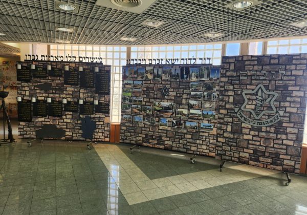 תערוכת יד לבנים בכרמיאל – י”ב3