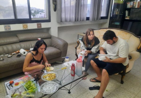 דואגים לחיילים