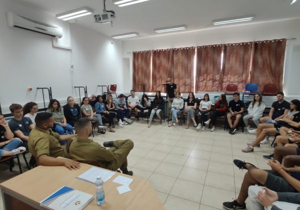 מפגש עם קצינים בכירים – הכנה לצה”ל – שכבה י”א