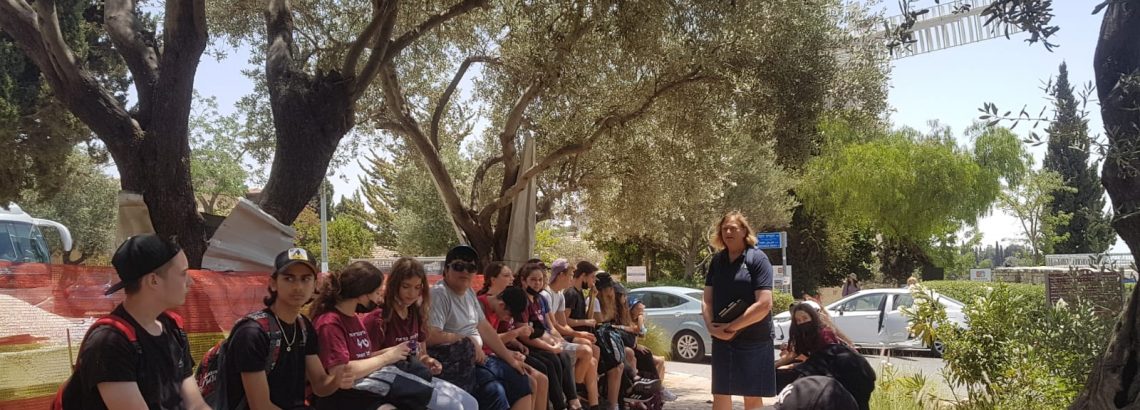 תלמידי ט’4 בסיור “ממחתרת לעצמאות”