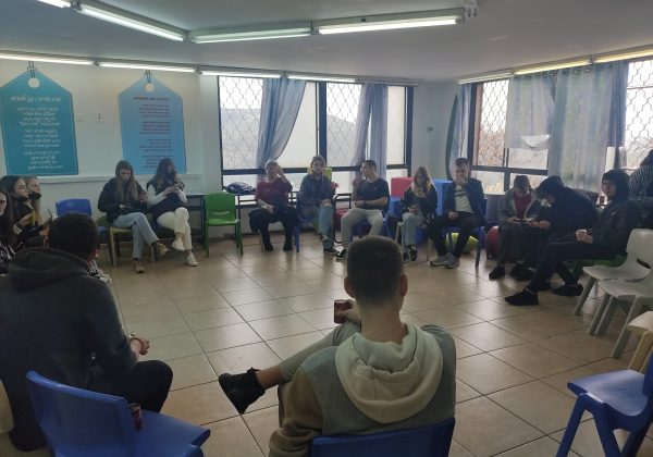 שכבה ט’ מתנדבת (שוב) בקהילה