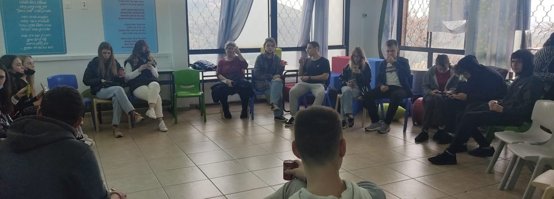 שכבה ט’ מתנדבת (שוב) בקהילה