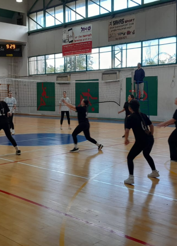 נבחרת ט’ תלמידות פתחה ברגל ימין את אליפות הכדורשת